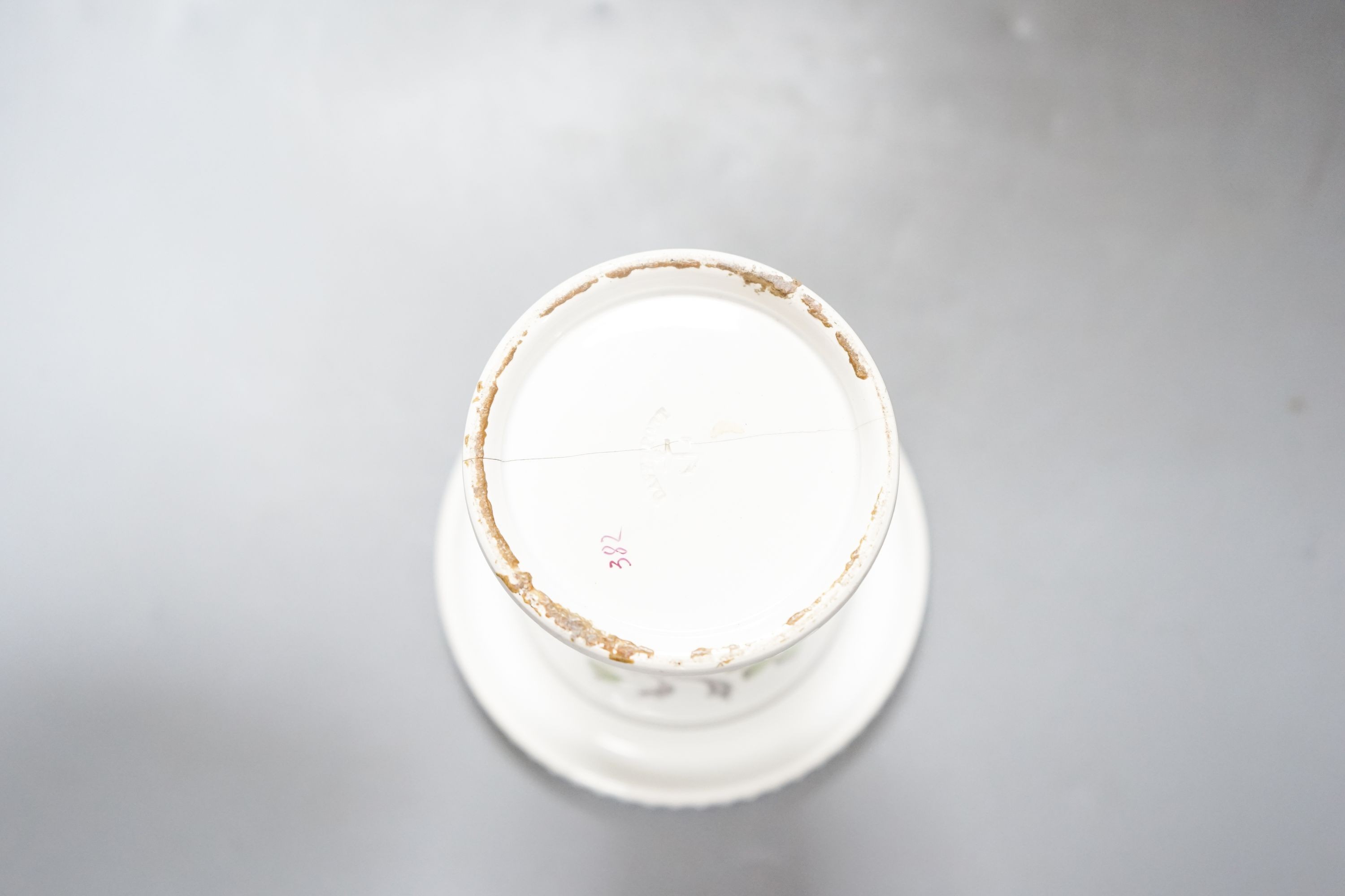 A group of 18th/19th century English porcelain tea wares and a Davenport pottery vase